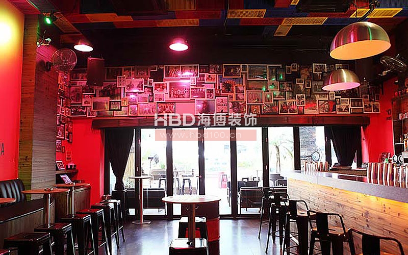 酒吧裝修吧臺(tái)設(shè)計(jì).jpg