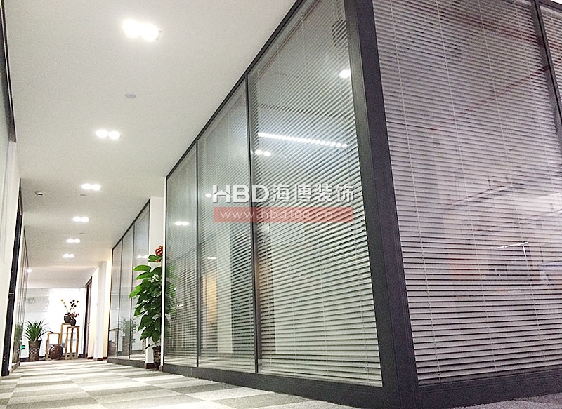 現(xiàn)代簡(jiǎn)約風(fēng)格辦公室裝修設(shè)計(jì).jpg 現(xiàn)代簡(jiǎn)約風(fēng)格辦公室裝修設(shè)計(jì).jpg